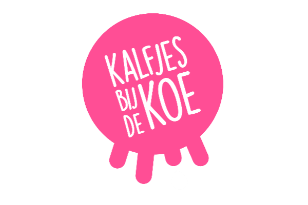 Kalfjes bij de koe